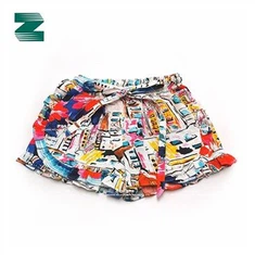 Платнени шортс са шареним принтом са машном